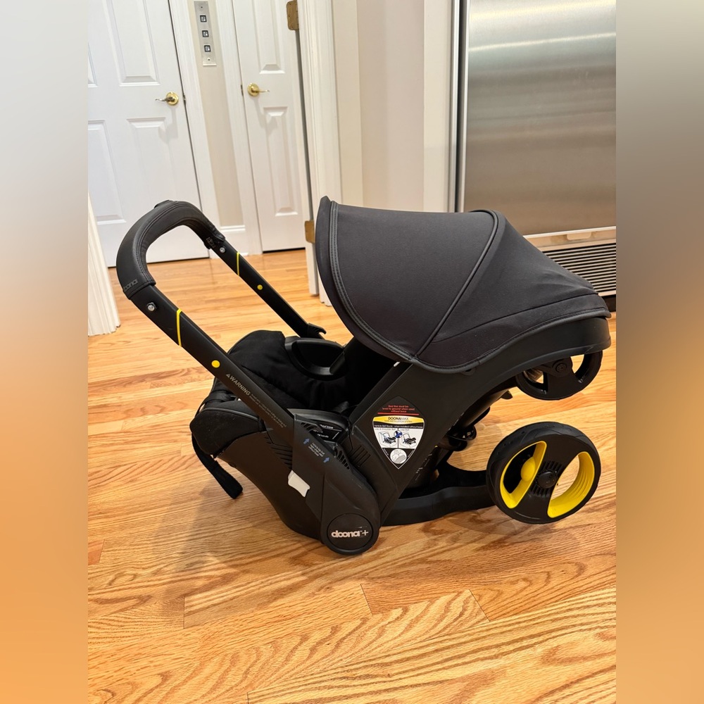 Doona™ Special Edition Infant Car Seat/Stroller & Base - Picture 10 of 15